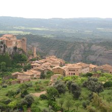 Walking holiday in the Spanish Pyrenees, the fortress village of Alquezar