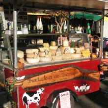 Argeles market - beaucoup de fromage